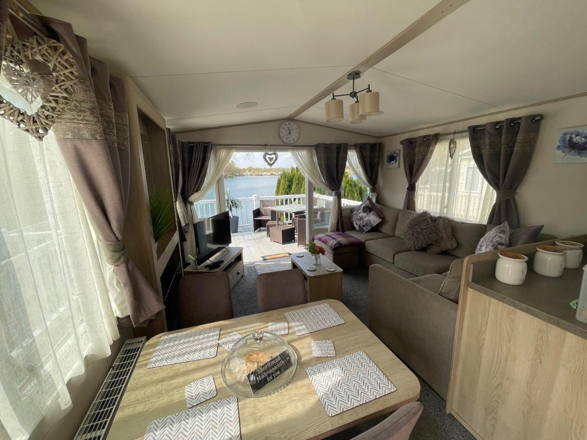 Lakeside Retreat 4 With Hot Tub, Private Fishing Peg Situated At Tattershall Lakes Country Park מראה חיצוני תמונה