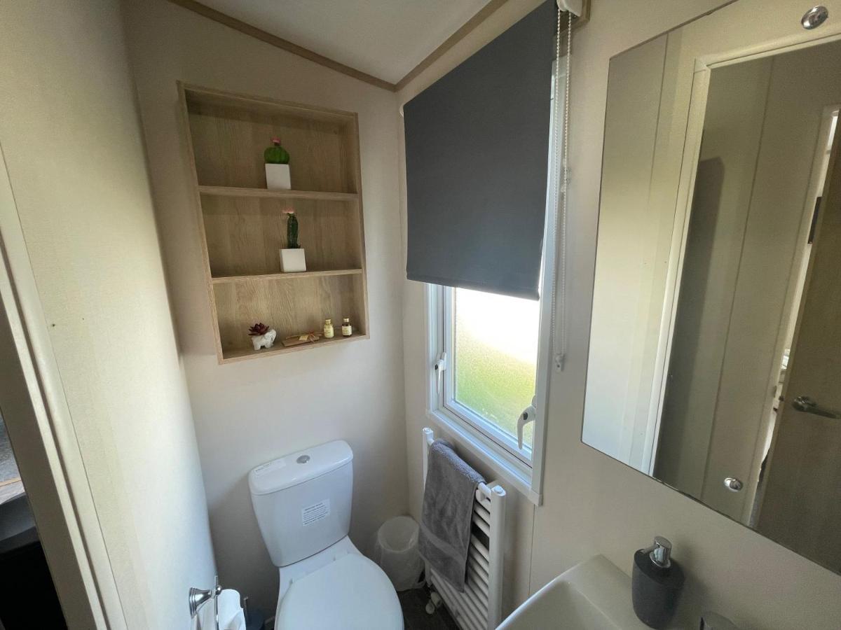 Lakeside Retreat 4 With Hot Tub, Private Fishing Peg Situated At Tattershall Lakes Country Park מראה חיצוני תמונה