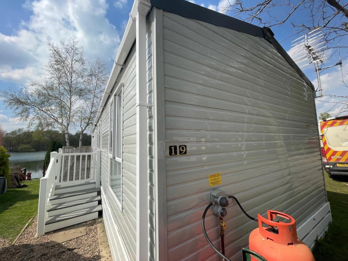 Lakeside Retreat 4 With Hot Tub, Private Fishing Peg Situated At Tattershall Lakes Country Park מראה חיצוני תמונה